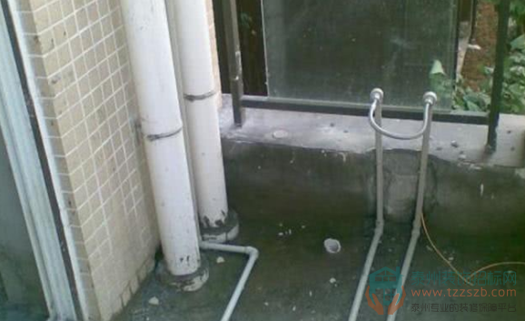 阳台下水管能不能自行移位？阳台水管怎么包?